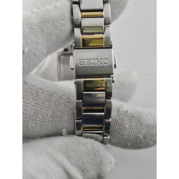 Ladies Seiko Solar V115-0CR0 Quartz Watch New Solar Battery Runs Great MSRP $175 - Picture 5 of 13